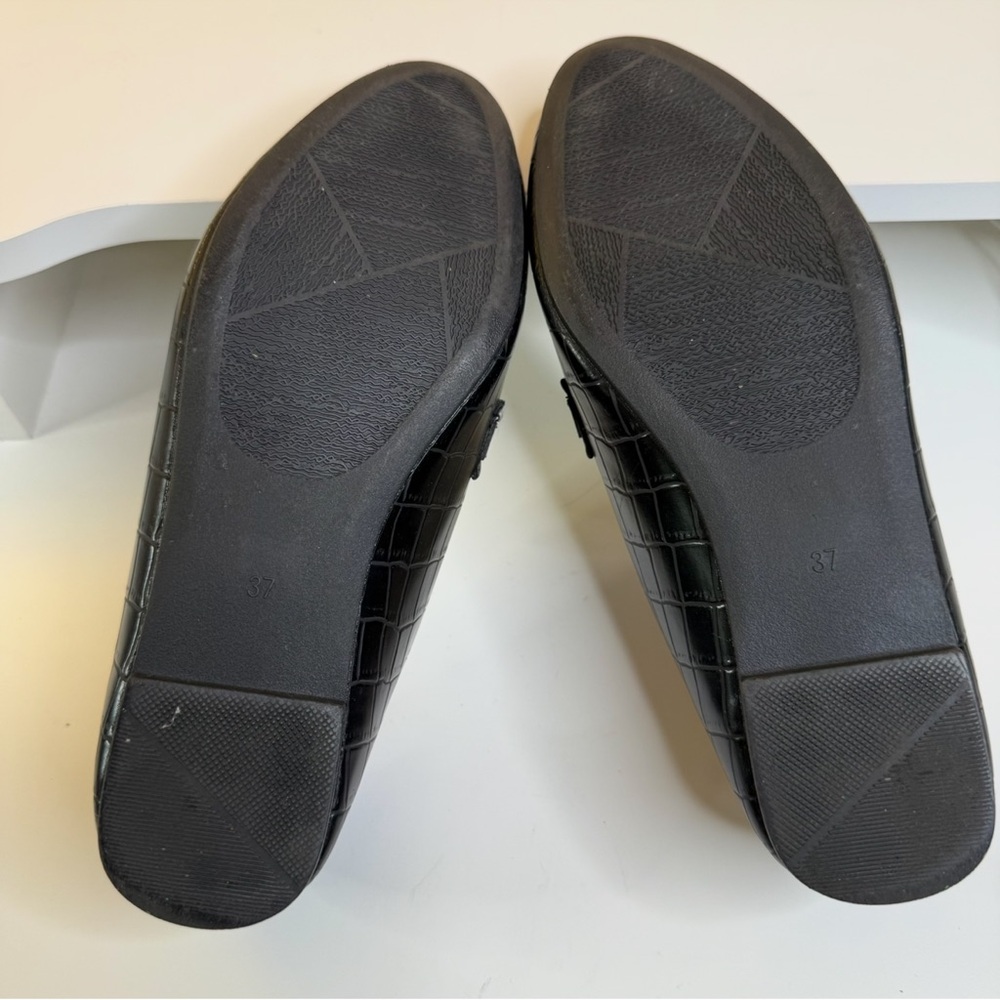 Croc Effect Chain Loafers - Picture 8 of 11
